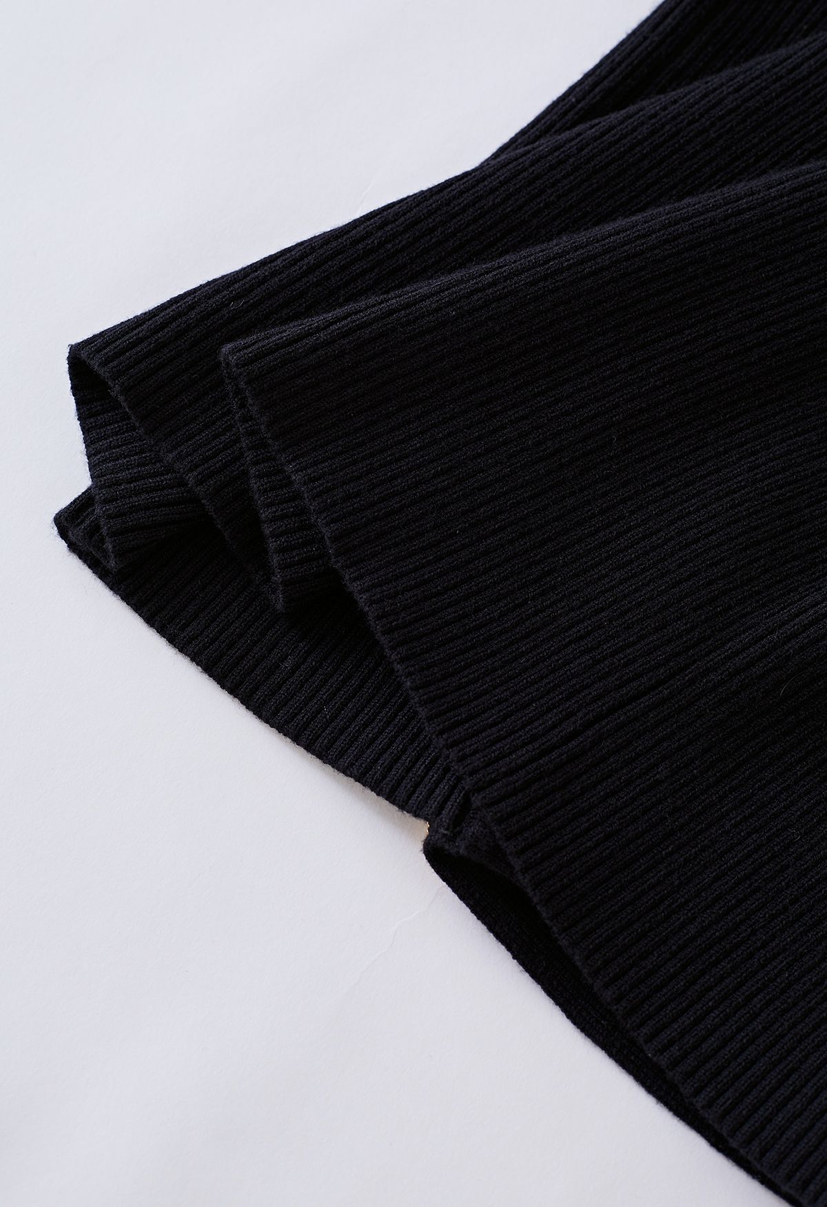 Blusa de malha com botões em forma de coração e decote quadrado em preto