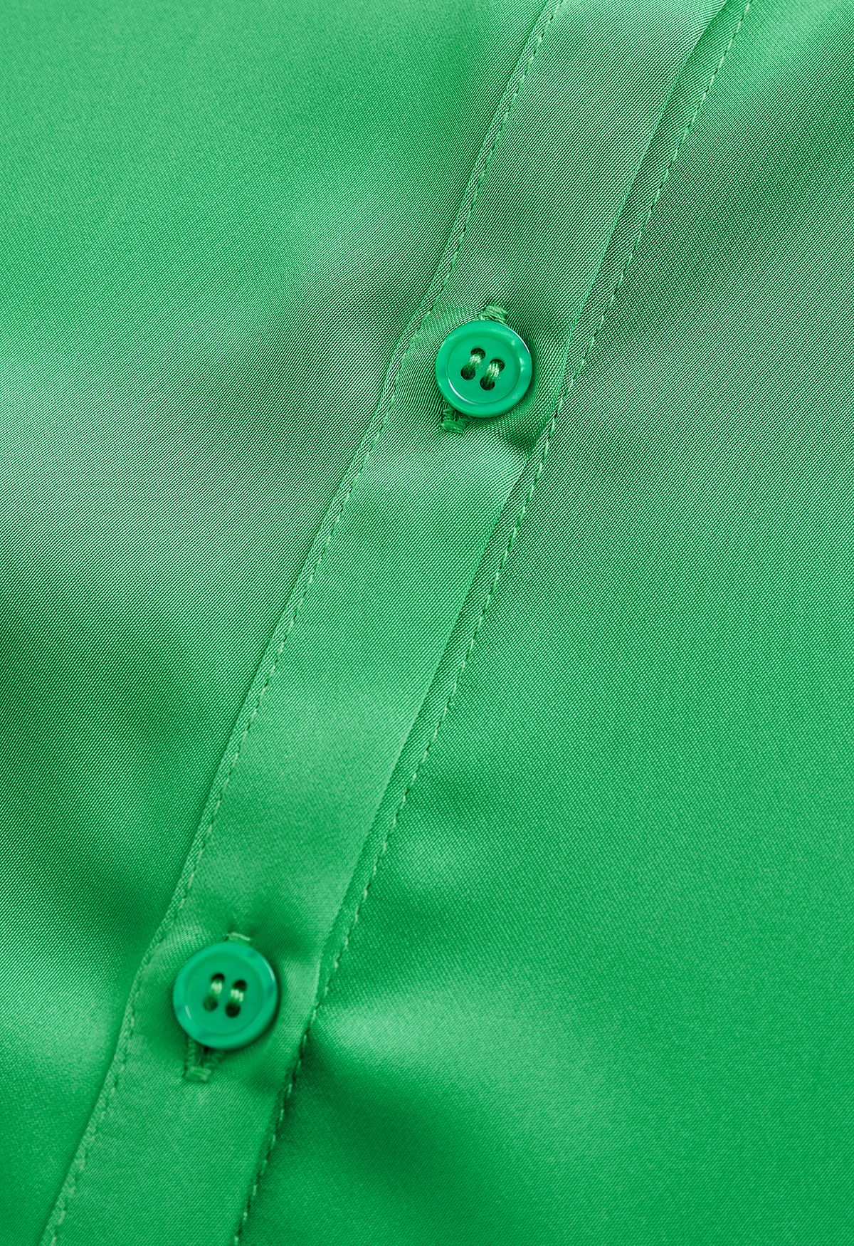 Camisa abotoada com acabamento acetinado em verde