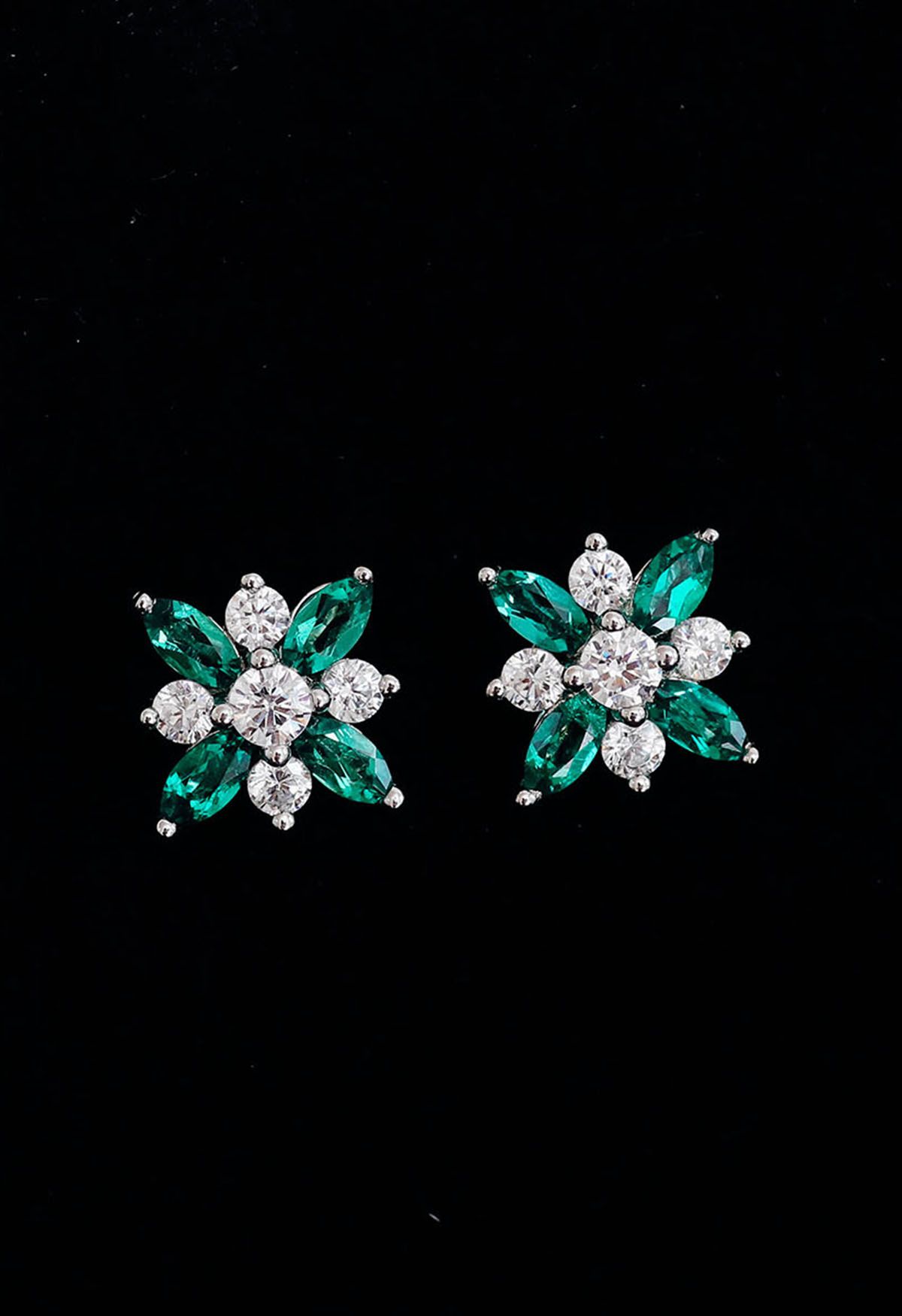Brincos florais de esmeralda com diamante