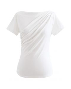 Camiseta com pregas na frente em branco
