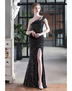 Vestido de lantejoulas brilhante com alças duplas e fenda em preto