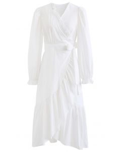 Vestido de algodão com bainha assimétrica com babados em branco