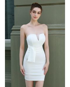 Mini vestido sem alças e cintura bustier em branco