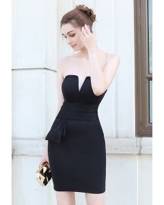 Mini vestido bustier sem alças e amarração na cintura em preto