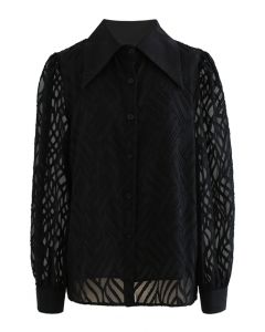 Camisa elegante com textura ondulada em preto