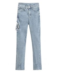 Calça jeans skinny com recorte e cordão