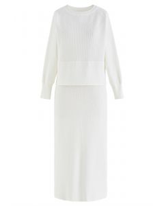 Conjunto de blusa de malha canelada confortável e saia midi em branco